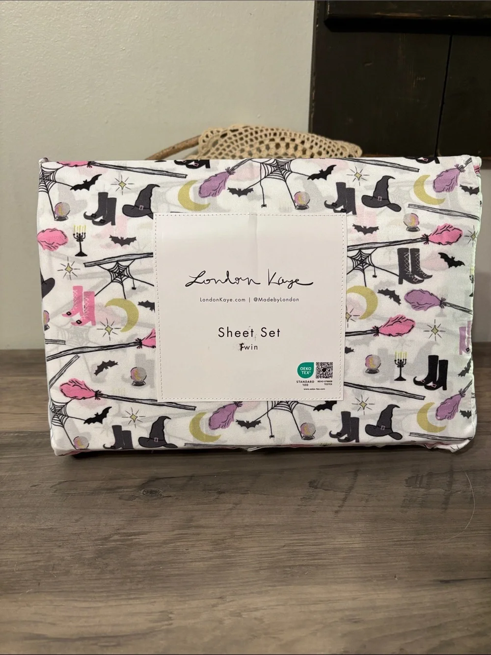 New! LONDON KAYE Witches Boots, Bats TWIN SIZE HALLOWEEN Sheet Set
